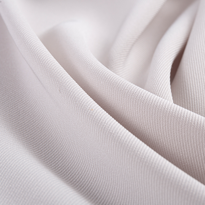 Komposiittifilamenttipuuvilla-tuntuva iso twill-kangas